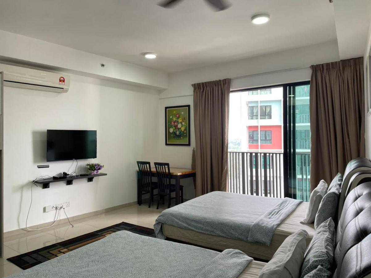 Wadi Iman Guesthouse @ I-City Shah Alam Bagian luar foto