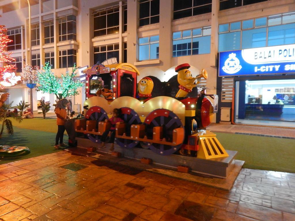 Wadi Iman Guesthouse @ I-City Shah Alam Ruang foto